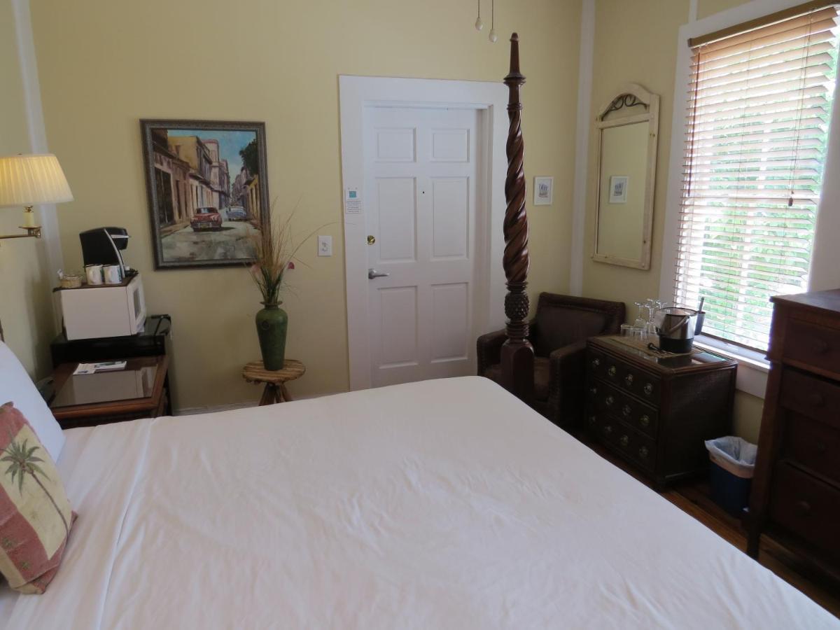 Chambre Lit King-Size avec Bain à Remous (Havana Cabana)