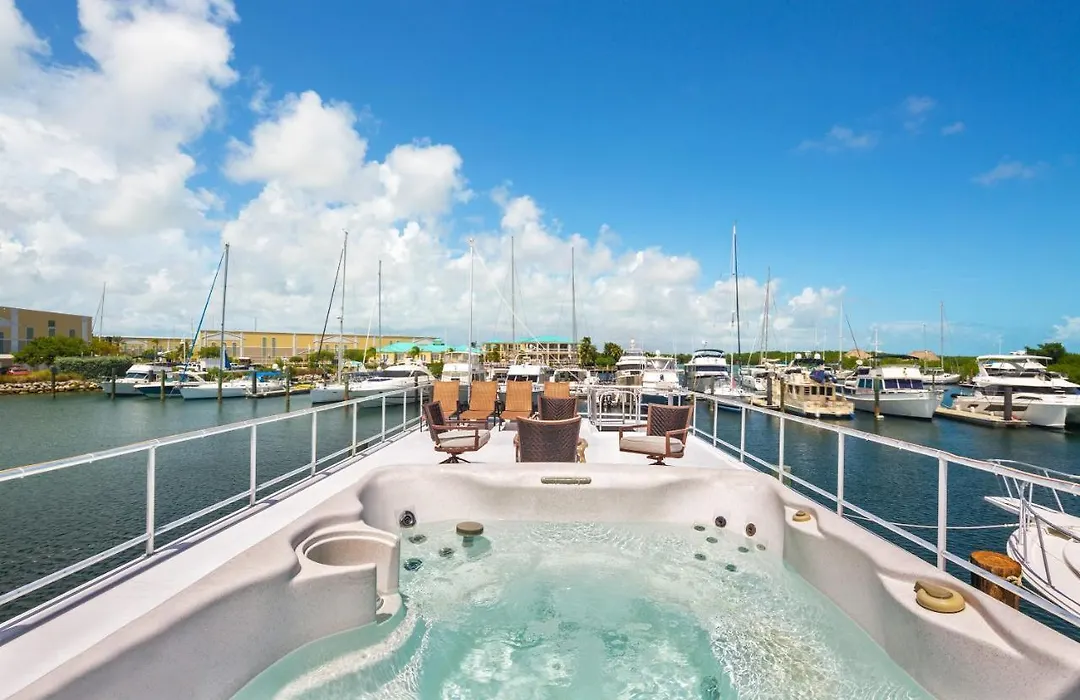 Houseboat Haven-1