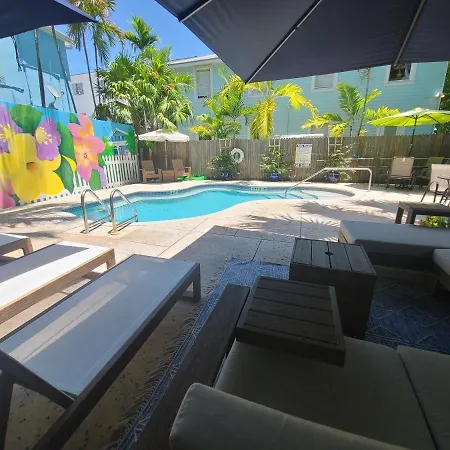 Duval Street Suite With Pool-3